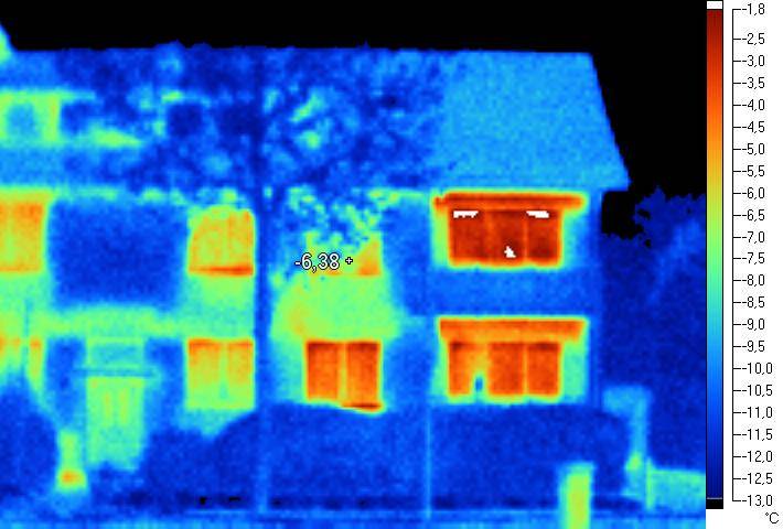 Thermal image of a building with scant isolation