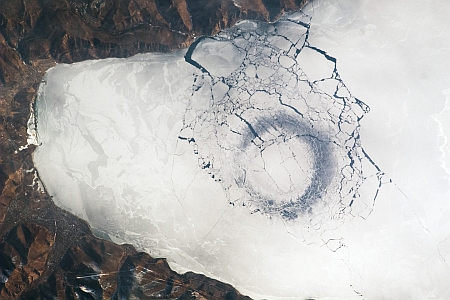 Lac Baïkal vue de l'espace