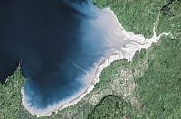 Le Mont-Saint-Michel et sa baie vue de l'espace