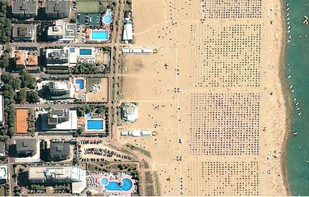 Stukje strand in Bibione, Italië